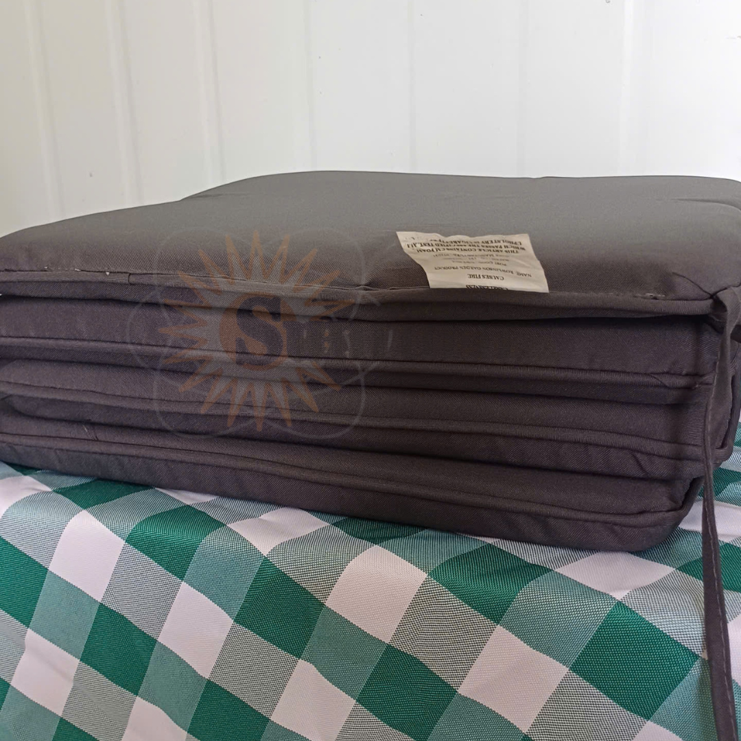 thanh-ly-nem-ghe-390-x-390-mm-mau-xam-ghi-polyester-truot-nuoc