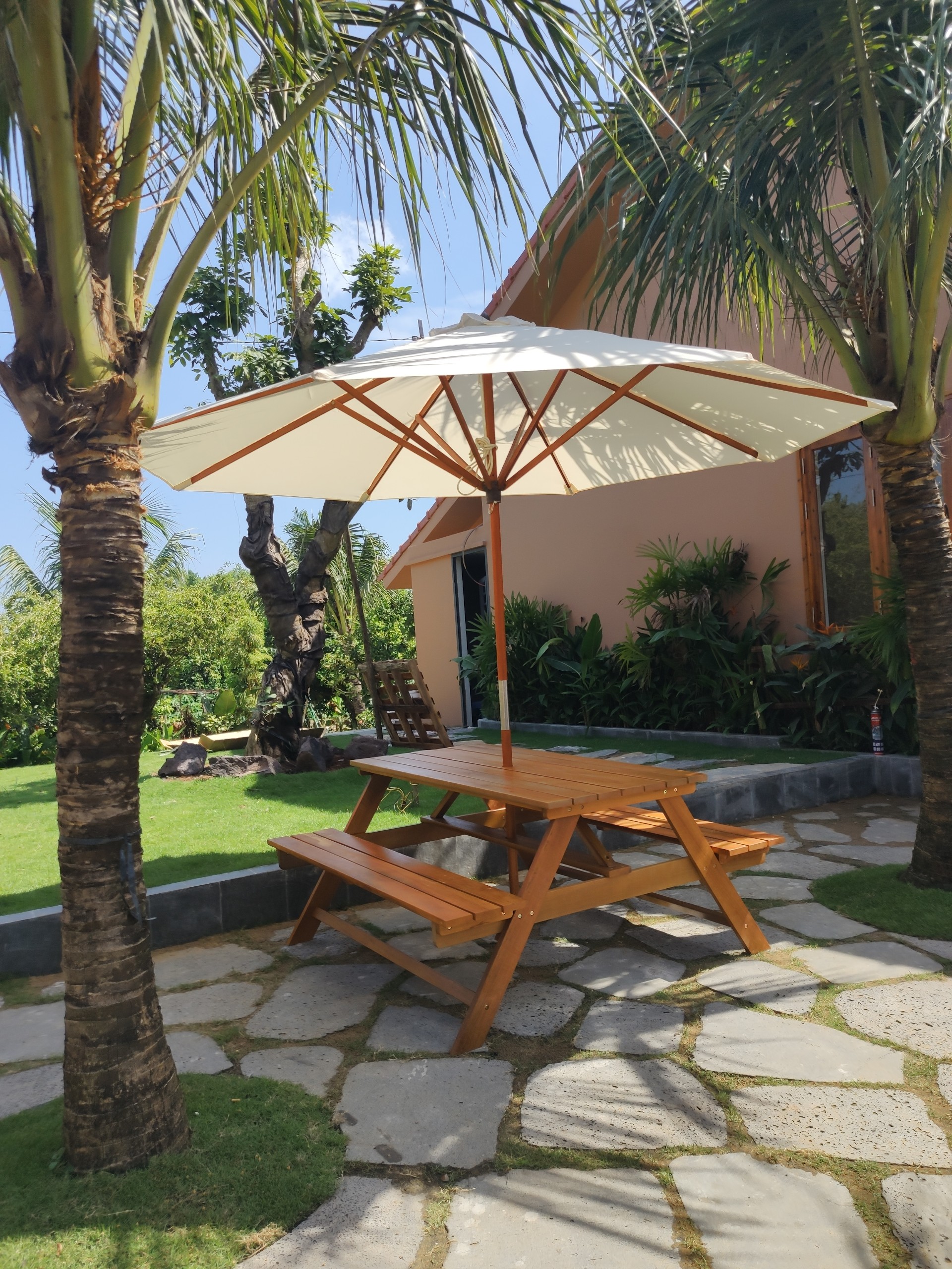 picnic-bench-ban-lien-ghe-va-du-go-san-vuon